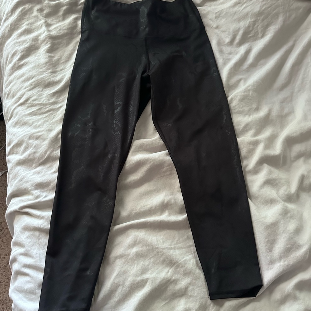 🐍 Snakeskin Print Leggings – Unknown Brand (Likely AE or similar)